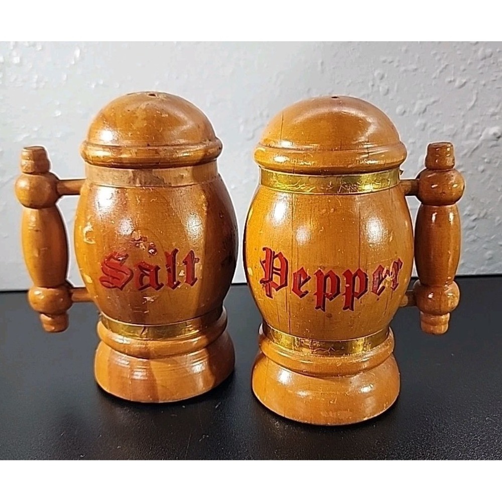 VINTAGE BEER STEIN SALT AND PEPPER SHAKERS WOODEN TAN WITH COPPER  COLORED TRIM.